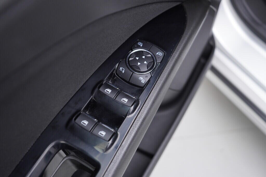 OV190V07949_20.webp_MONDEO Titanium 2.0  110 kW manuál