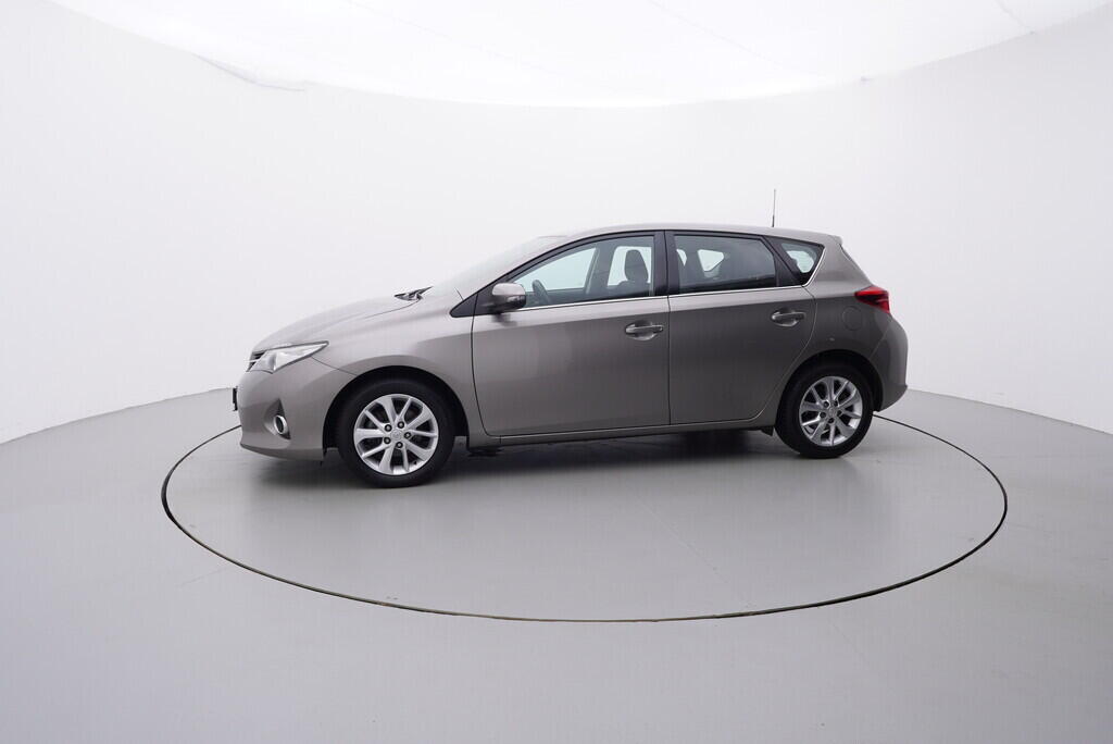 OV190V07950_11.webp_AURIS Life+ 1.6  97 kW manuál