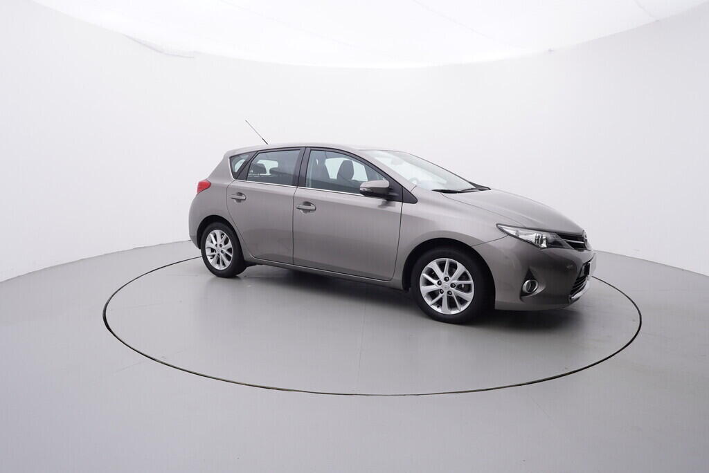 OV190V07950_16.webp_AURIS Life+ 1.6  97 kW manuál