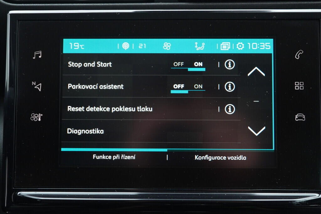 OV190V07953_28.webp_C3 AIRCROSS Shine 1.2  81 kW automat