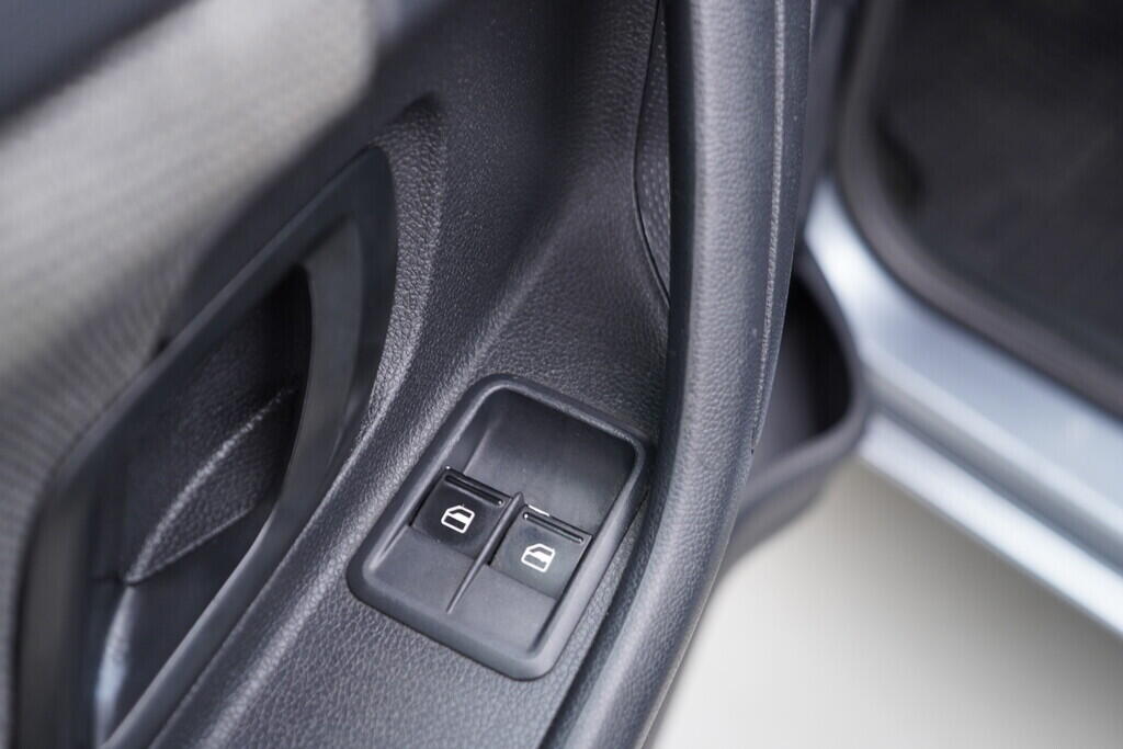 OV190V07971_20.webp_ROOMSTER Ambiente 1.6 TDI 66 kW manuál