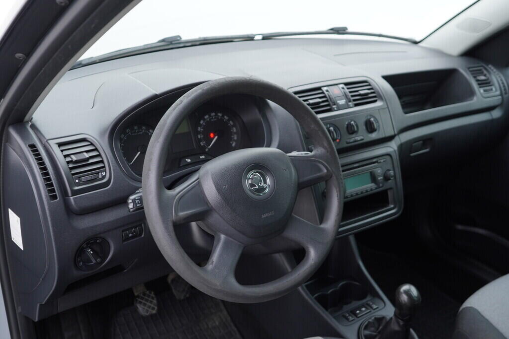 OV190V07971_21.webp_ROOMSTER Ambiente 1.6 TDI 66 kW manuál
