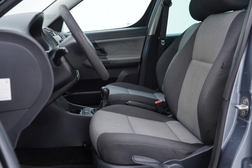 OV190V07971_22.webp_ROOMSTER Ambiente 1.6 TDI 66 kW manuál
