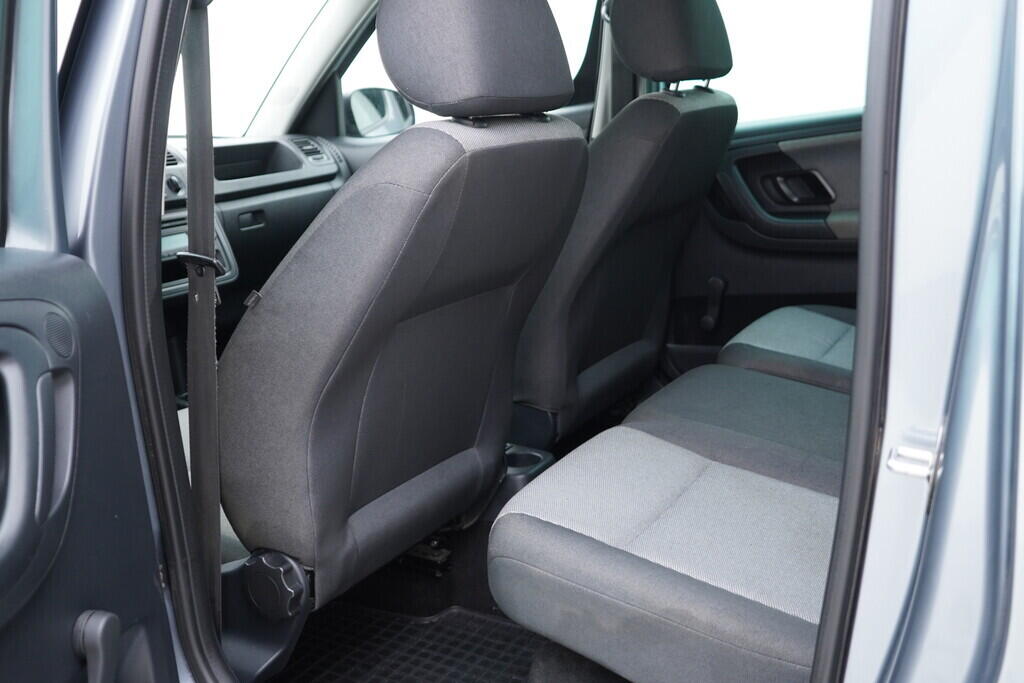 OV190V07971_31.webp_ROOMSTER Ambiente 1.6 TDI 66 kW manuál