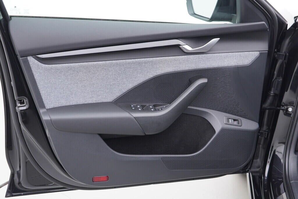 OV190V07975_19.webp_OCTAVIA Top Selection 2.0 TDI 110 kW automat, DPH