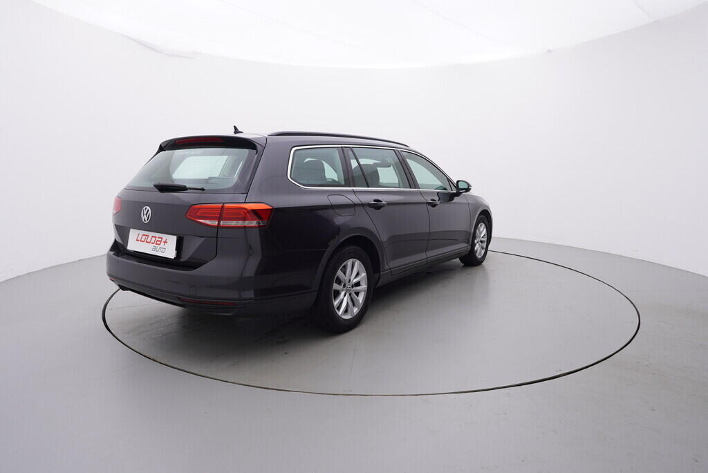 OV190V07989_14.webp_PASSAT  2.0 TDI 110 kW automat