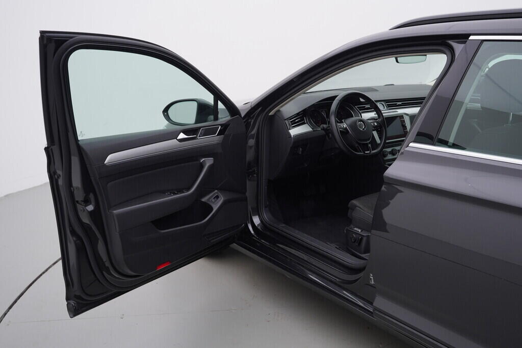 OV190V07989_18.webp_PASSAT  2.0 TDI 110 kW automat
