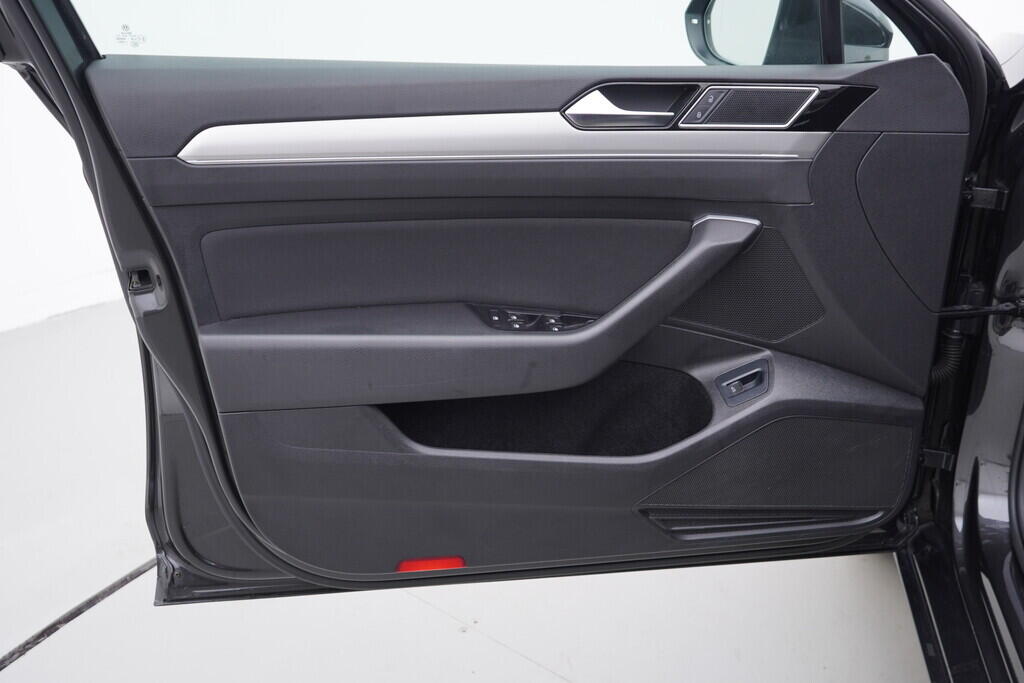 OV190V07989_19.webp_PASSAT  2.0 TDI 110 kW automat