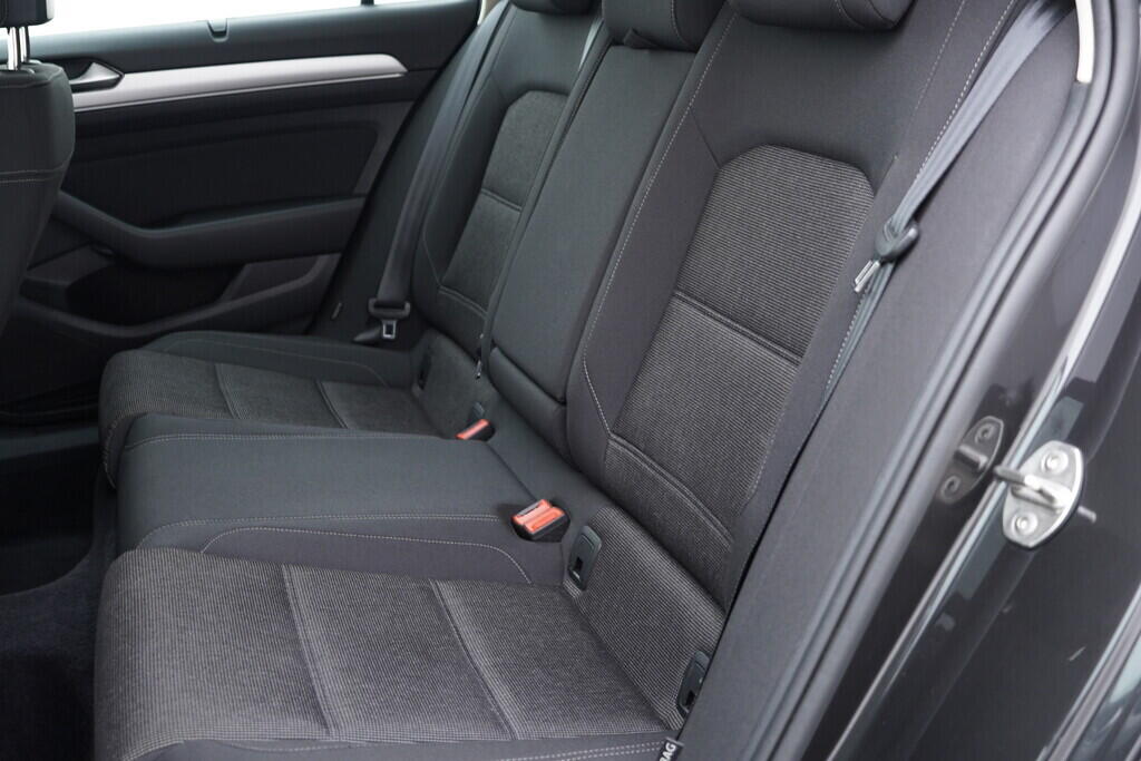 OV190V07989_32.webp_PASSAT  2.0 TDI 110 kW automat