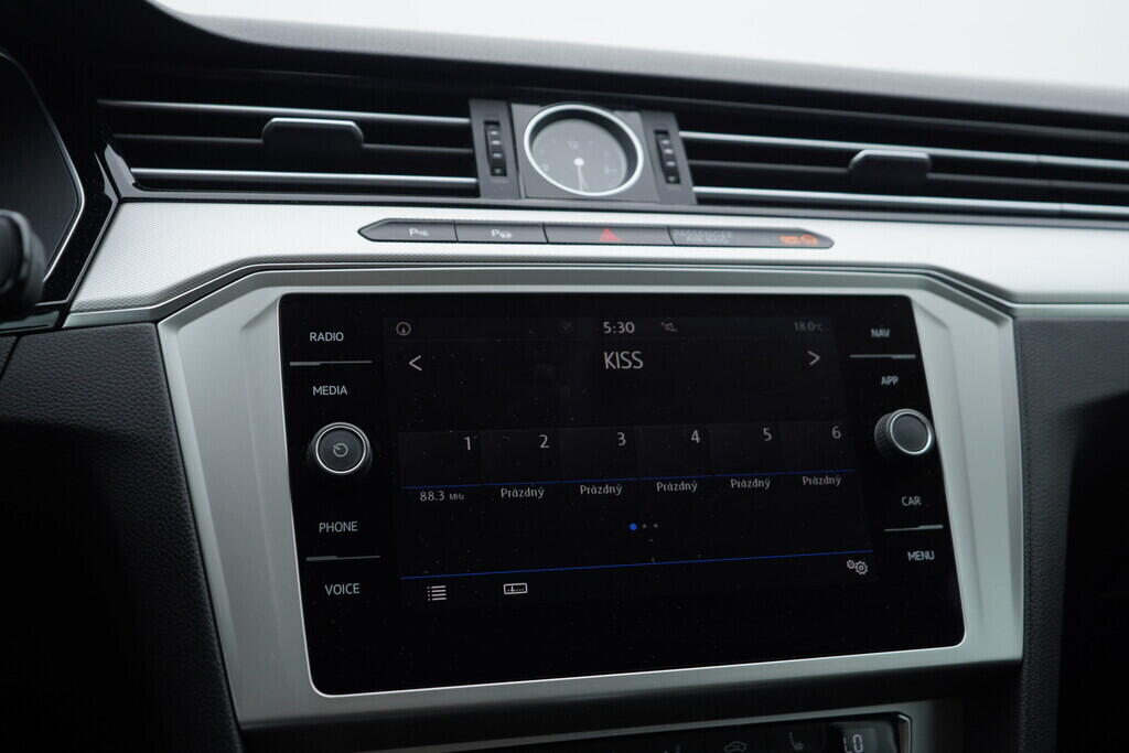 OV190V07989_33.webp_PASSAT  2.0 TDI 110 kW automat