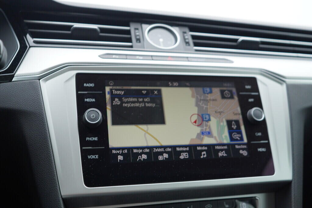 OV190V07989_36.webp_PASSAT  2.0 TDI 110 kW automat