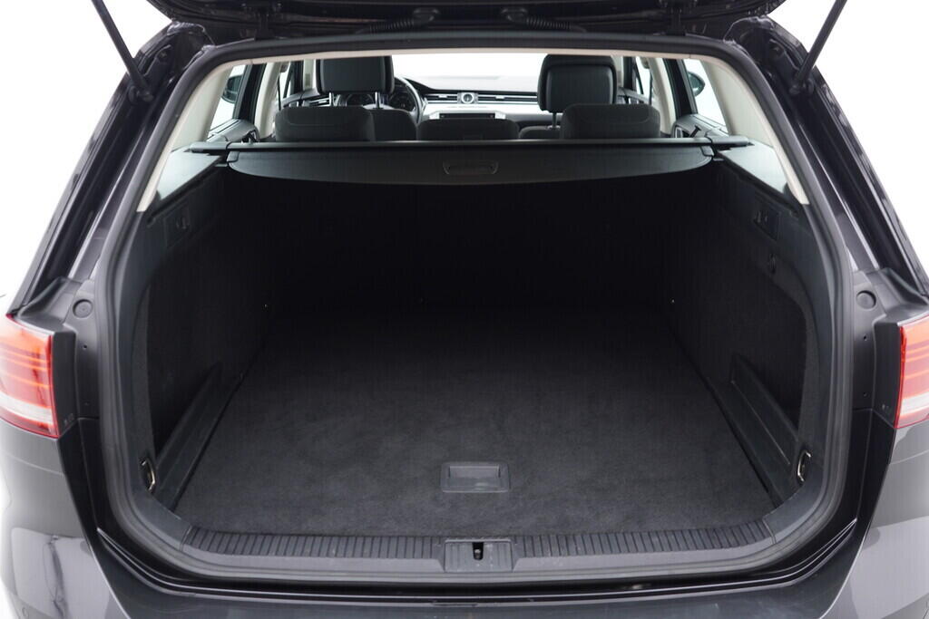 OV190V07989_45.webp_PASSAT  2.0 TDI 110 kW automat