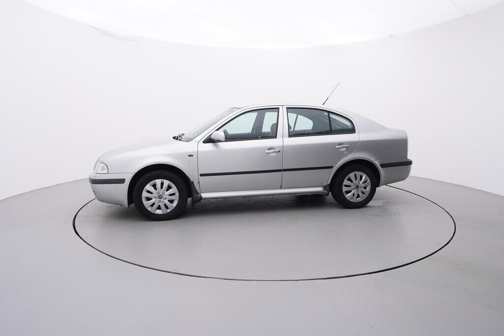 OV190V07996_11.webp_OCTAVIA Elegance 1.9 TDI 81 kW manuál
