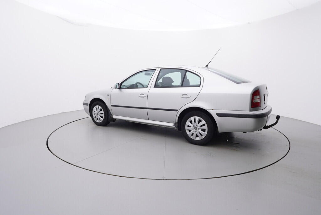 OV190V07996_12.webp_OCTAVIA Elegance 1.9 TDI 81 kW manuál
