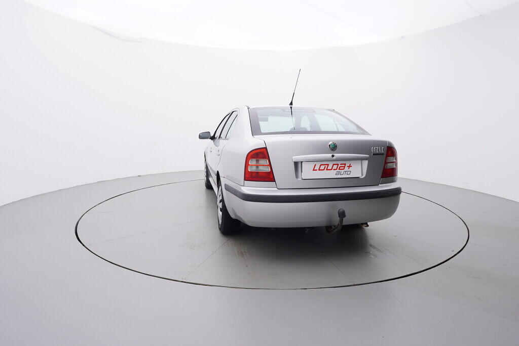 OV190V07996_13.webp_OCTAVIA Elegance 1.9 TDI 81 kW manuál