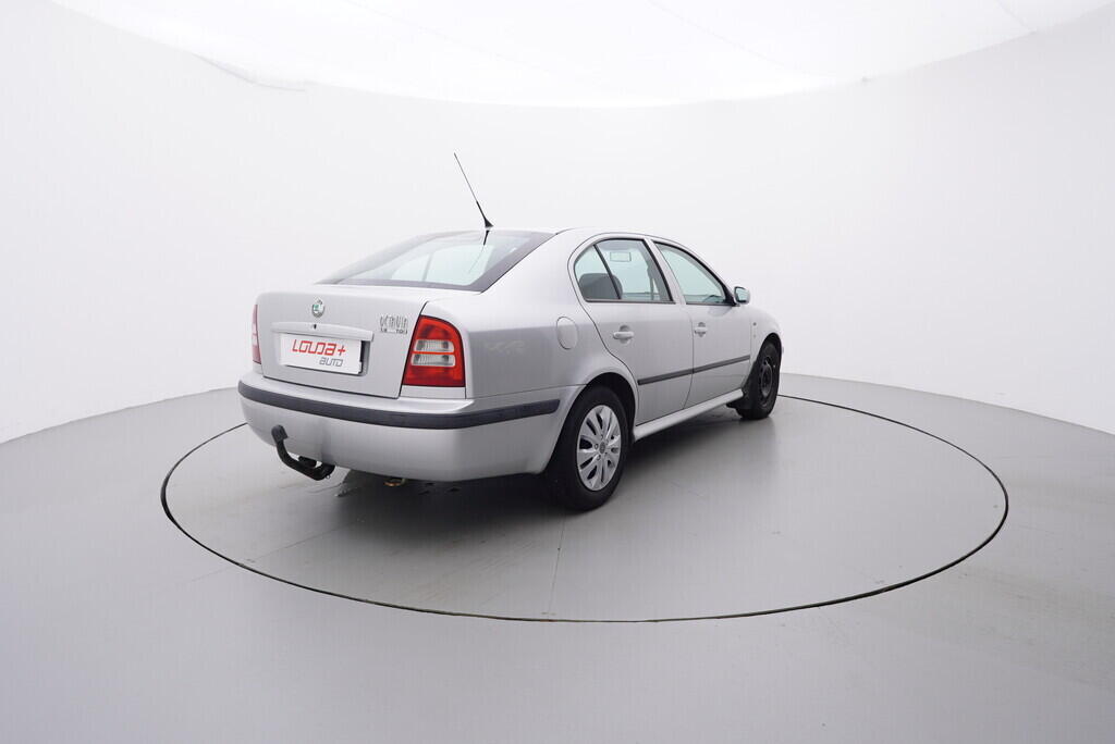 OV190V07996_14.webp_OCTAVIA Elegance 1.9 TDI 81 kW manuál