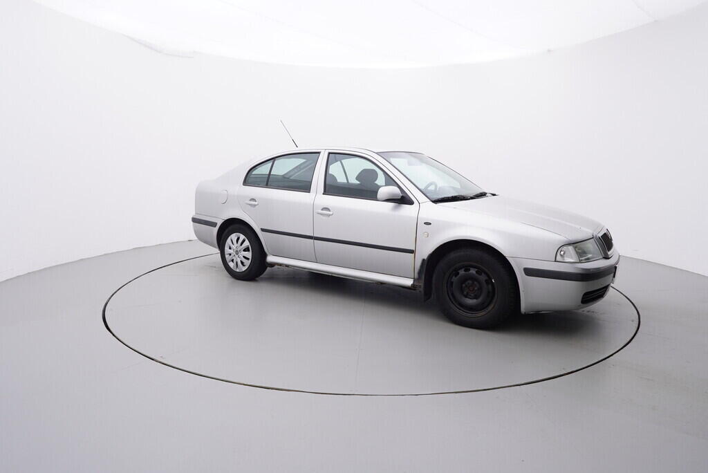 OV190V07996_16.webp_OCTAVIA Elegance 1.9 TDI 81 kW manuál