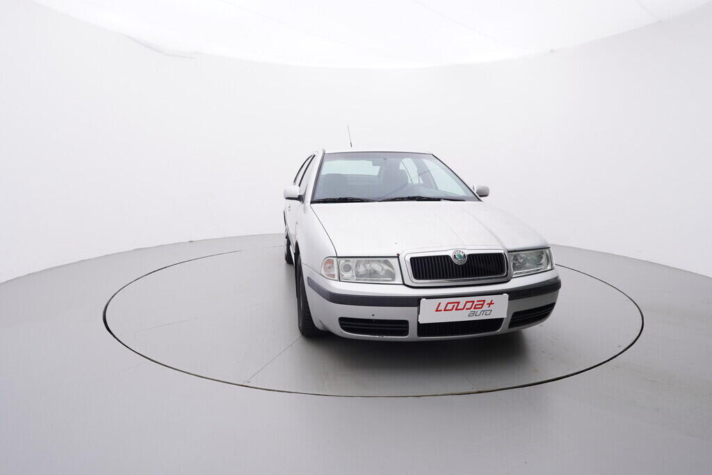 OV190V07996_17.webp_OCTAVIA Elegance 1.9 TDI 81 kW manuál