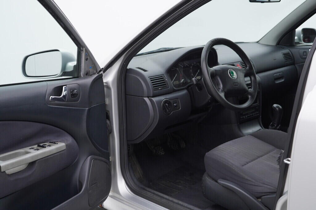 OV190V07996_18.webp_OCTAVIA Elegance 1.9 TDI 81 kW manuál