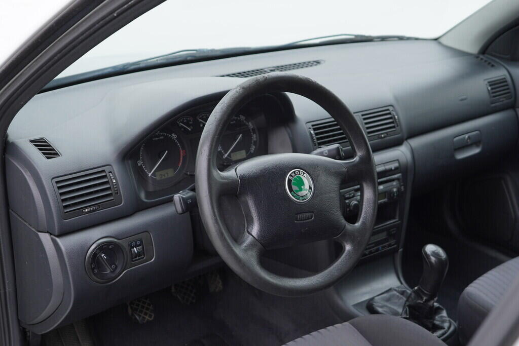 OV190V07996_22.webp_OCTAVIA Elegance 1.9 TDI 81 kW manuál