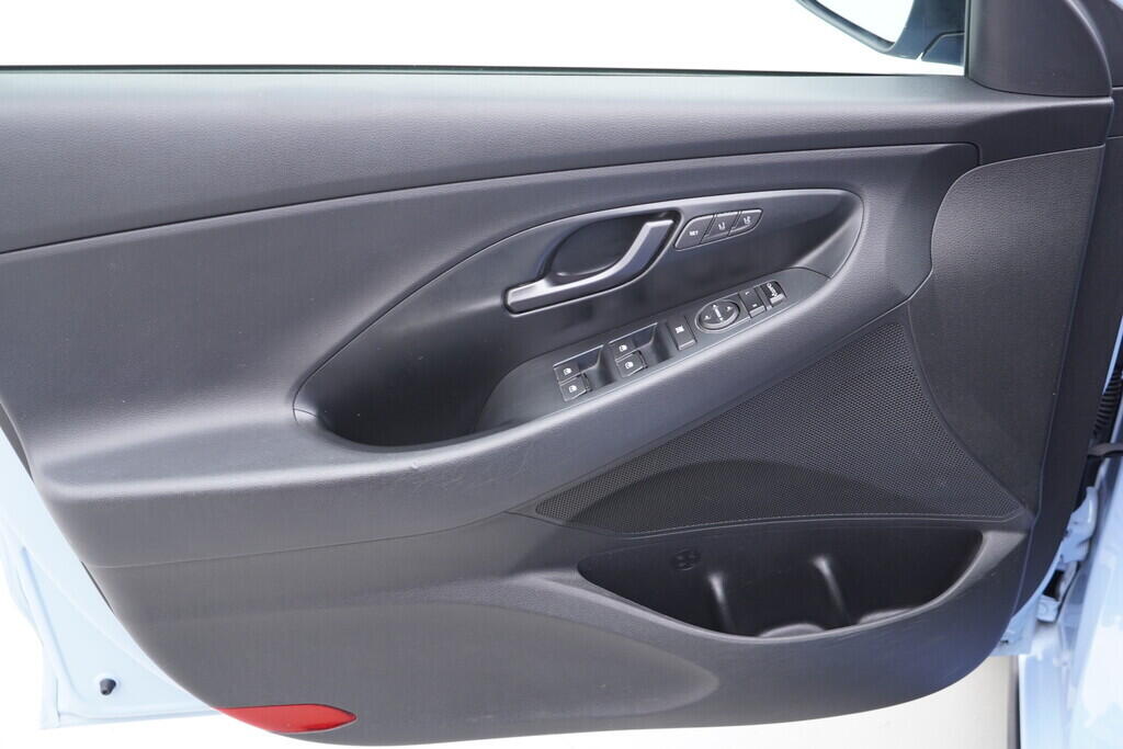 OV190V08015_19.webp_I30 FASTBACK N-LINE 2.0  202 kW manuál