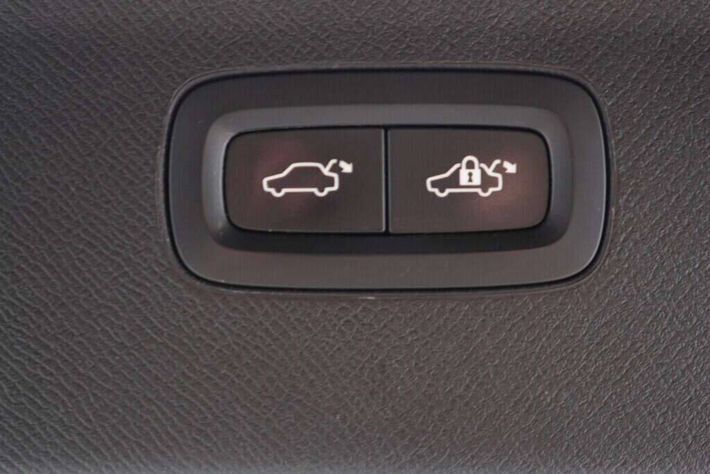 OV190V08019_36.webp_XC90  2.0  187 kW automat