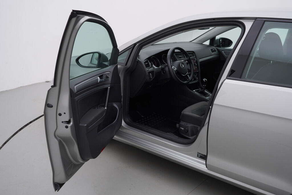 OV190V08029_18.webp_GOLF Comfortline  1.4 TSI 110 kW manuál