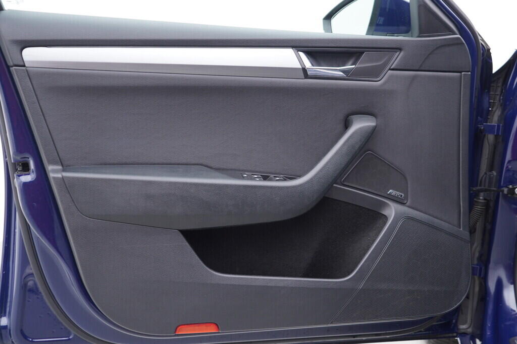 OV190V08034_19.webp_SUPERB Style 2.0 TSI 162 kW automat