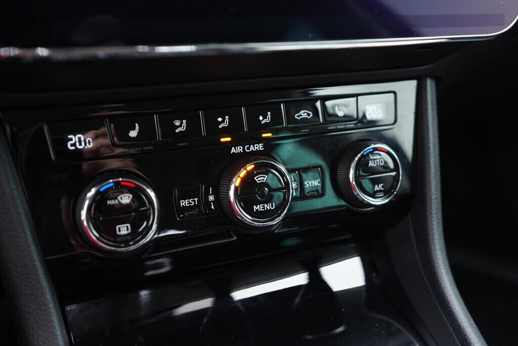 OV190V08034_33.webp_SUPERB Style 2.0 TSI 162 kW automat