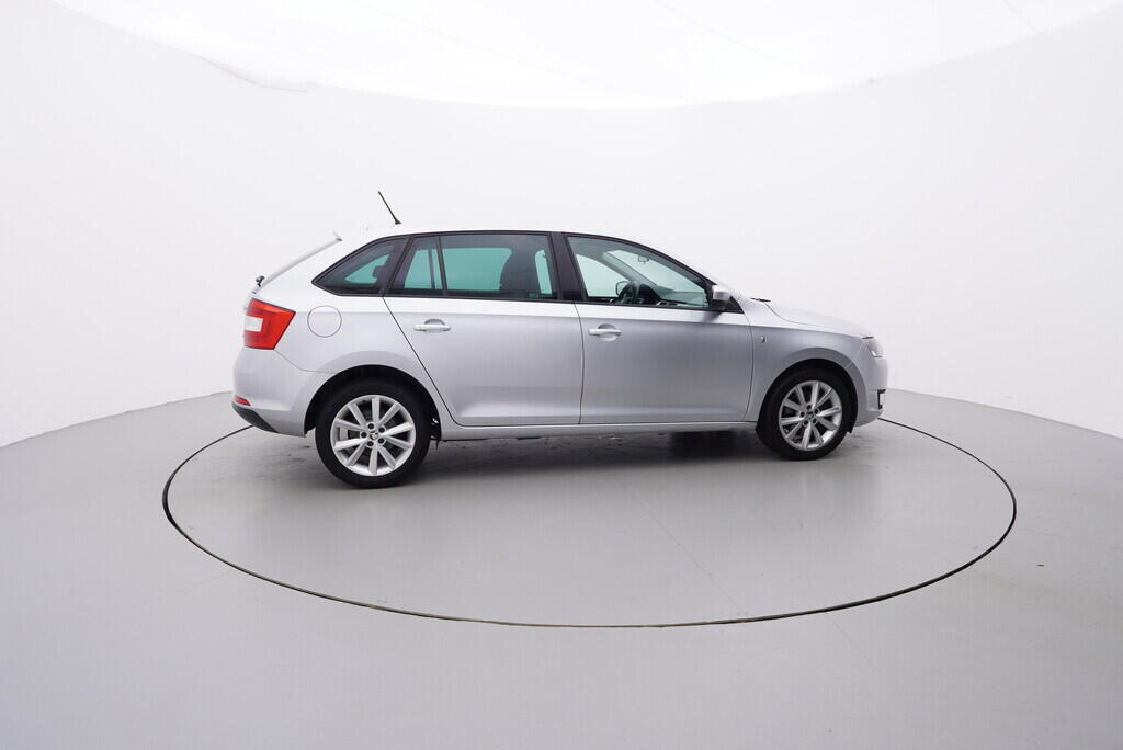OV190V08040_15.webp_RAPID SPACEBACK Elegance 1.6 TDI 66 kW manuál