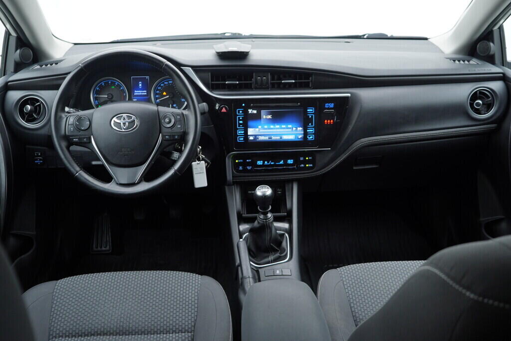 OV190V08043_26.webp_COROLLA  1.6  97 kW manuál