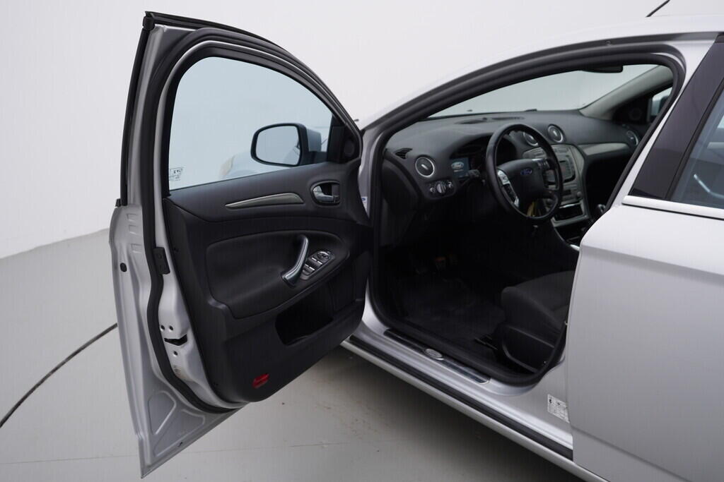 OV190V08046_18.webp_MONDEO Titanium 2.0  107 kW manuál