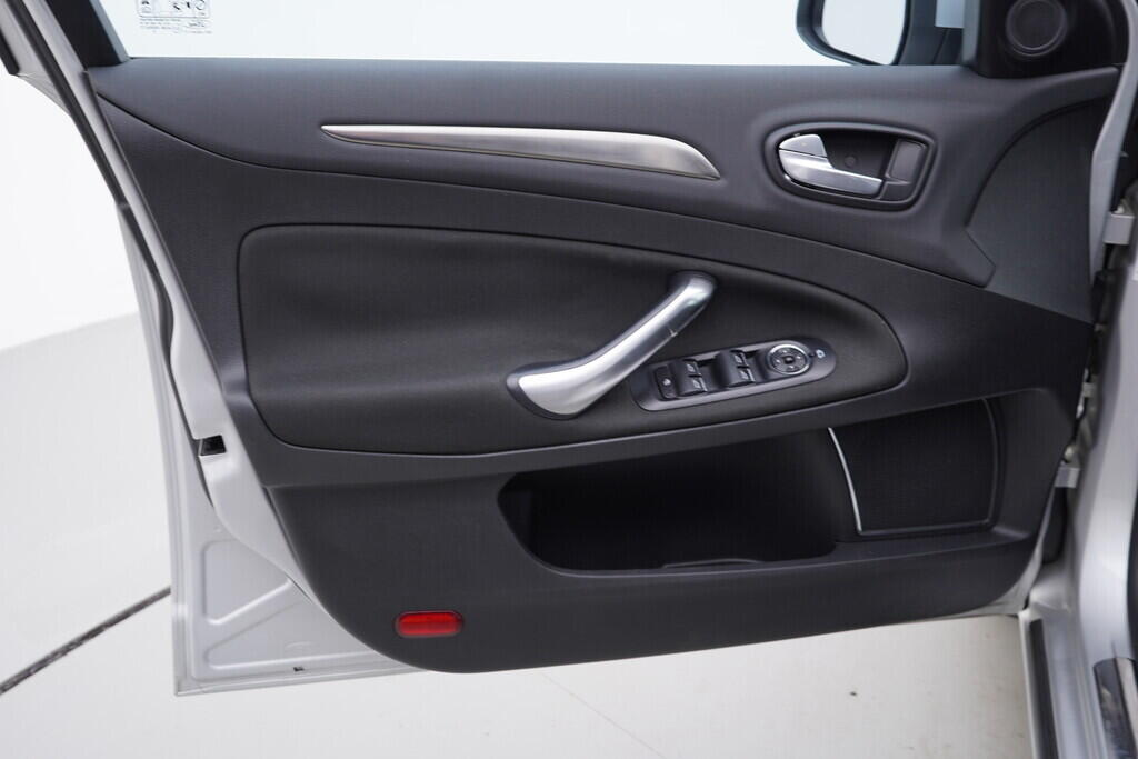 OV190V08046_19.webp_MONDEO Titanium 2.0  107 kW manuál