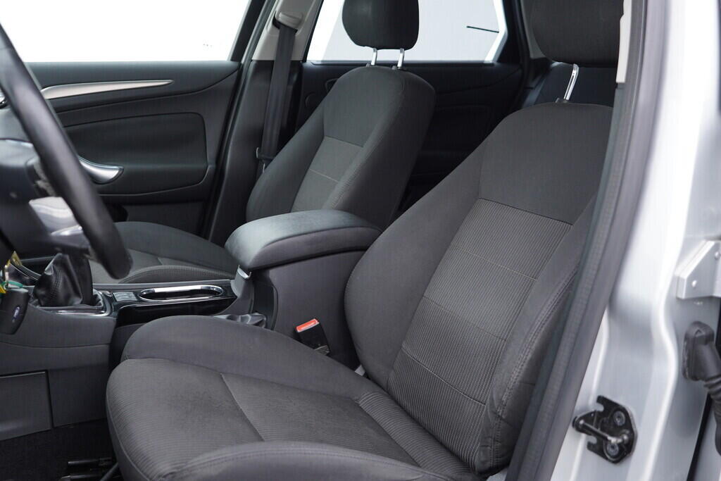 OV190V08046_22.webp_MONDEO Titanium 2.0  107 kW manuál