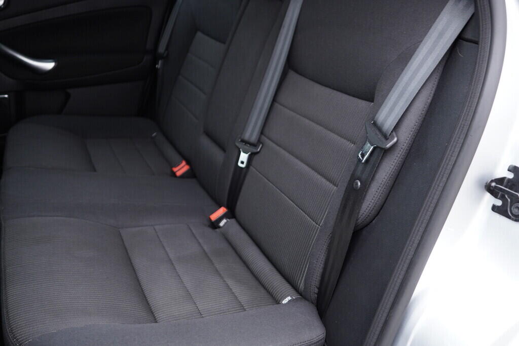 OV190V08046_27.webp_MONDEO Titanium 2.0  107 kW manuál