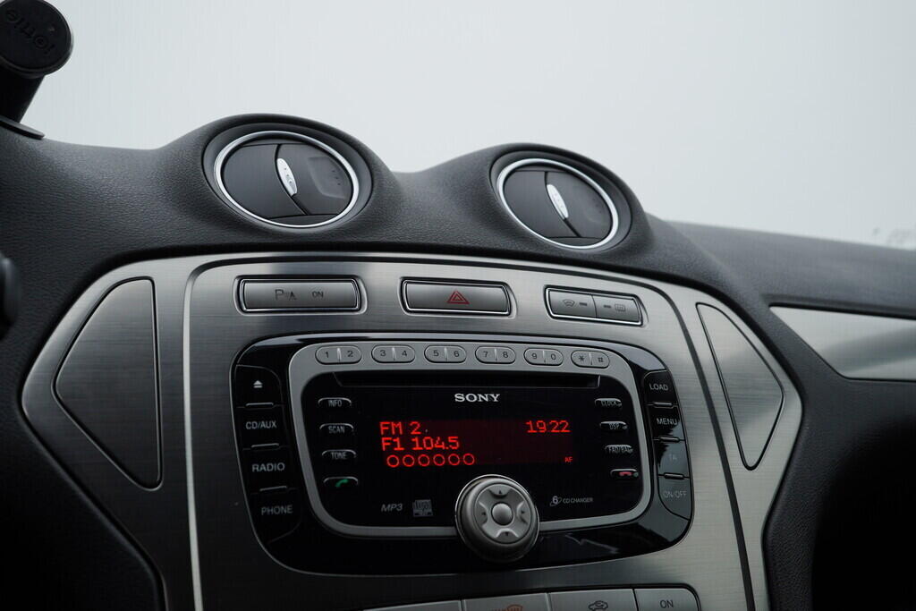 OV190V08046_28.webp_MONDEO Titanium 2.0  107 kW manuál