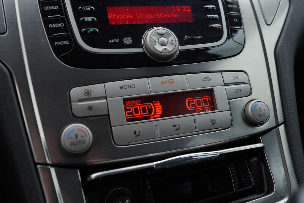 OV190V08046_33.webp_MONDEO Titanium 2.0  107 kW manuál