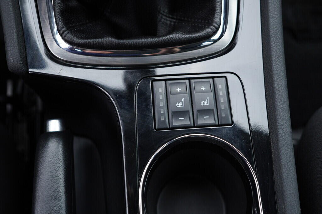 OV190V08046_35.webp_MONDEO Titanium 2.0  107 kW manuál