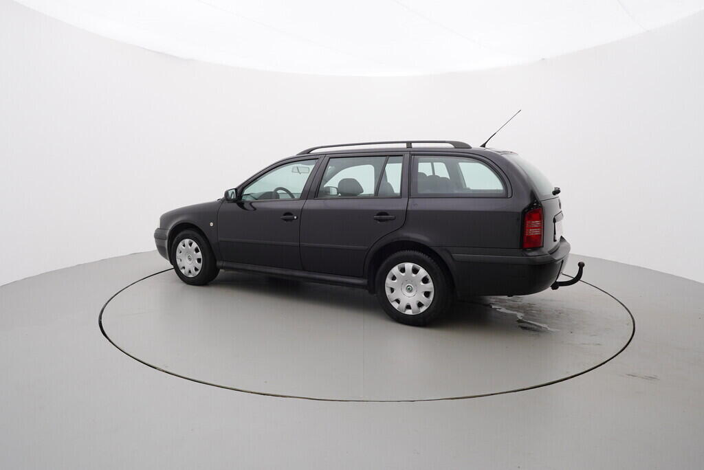 OV190V08068_12.webp_OCTAVIA Tour 1.6 MPI 75 kW manuál