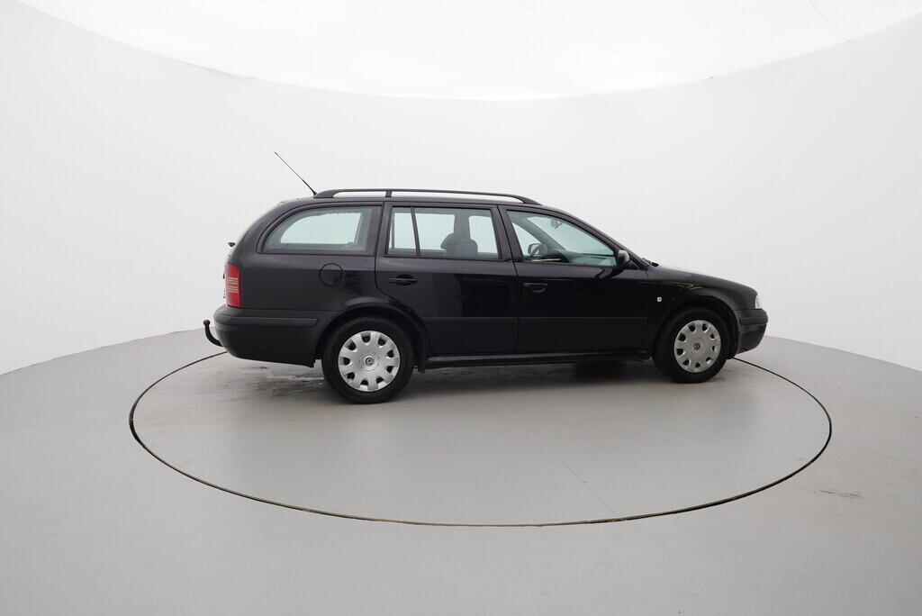 OV190V08068_15.webp_OCTAVIA Tour 1.6 MPI 75 kW manuál