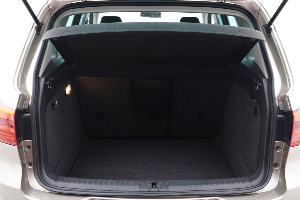 OV190V08087_34.webp_TIGUAN  2.0 TSI 132 kW manuál