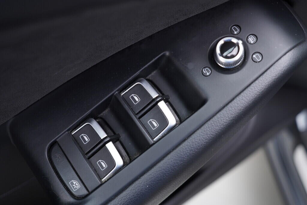 OV190V08112_20.webp_Q5 S-line 3.0 TDI 180 kW automat