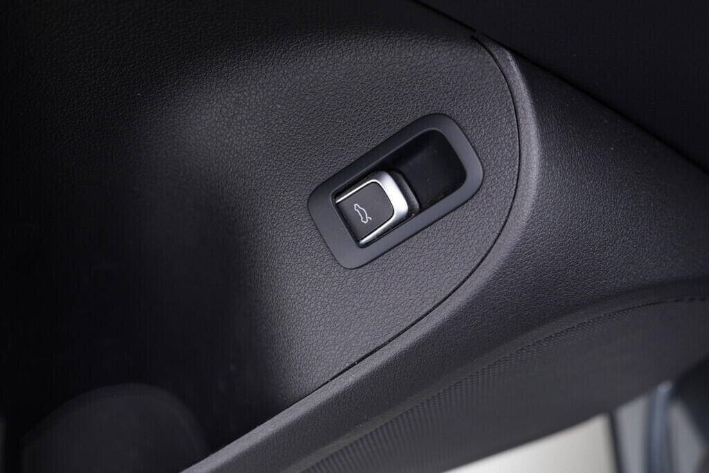 OV190V08112_21.webp_Q5 S-line 3.0 TDI 180 kW automat