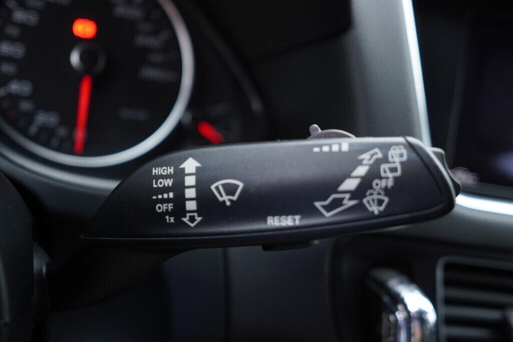OV190V08112_28.webp_Q5 S-line 3.0 TDI 180 kW automat