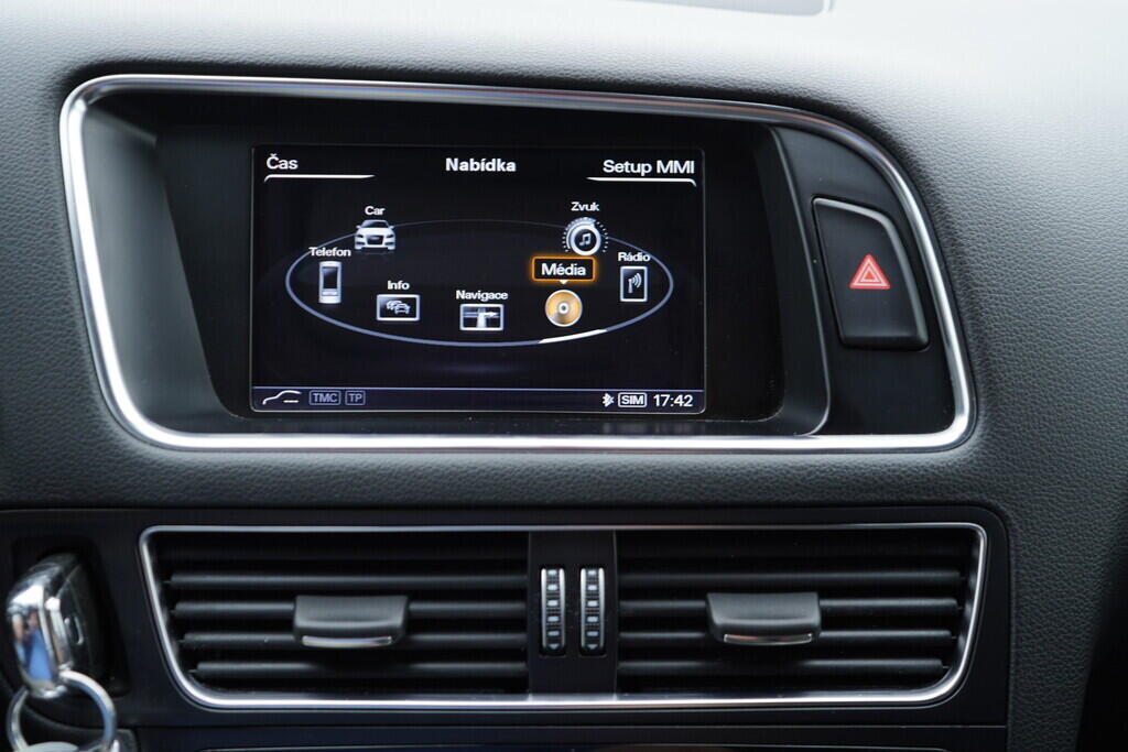 OV190V08112_34.webp_Q5 S-line 3.0 TDI 180 kW automat