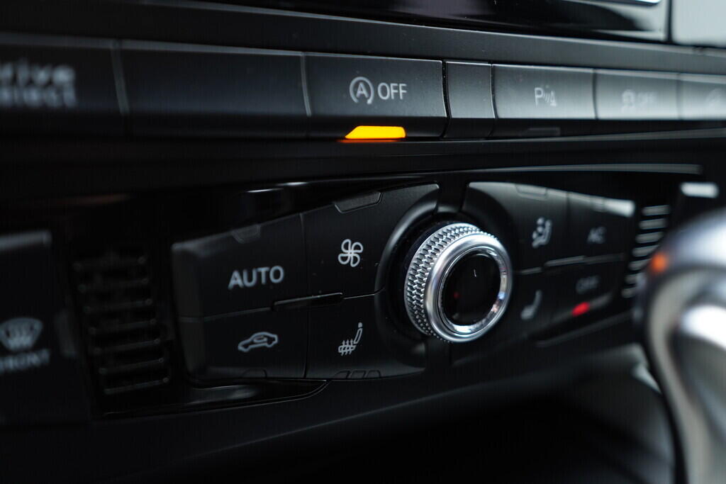 OV190V08112_36.webp_Q5 S-line 3.0 TDI 180 kW automat