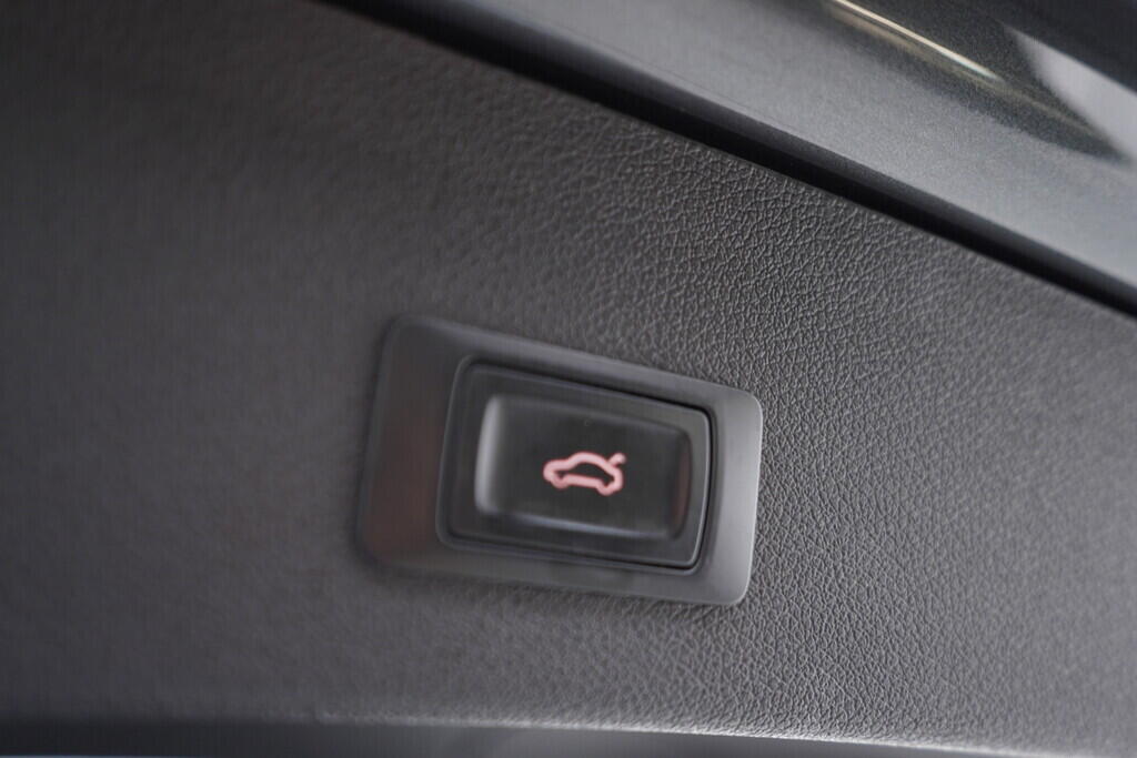 OV190V08112_45.webp_Q5 S-line 3.0 TDI 180 kW automat