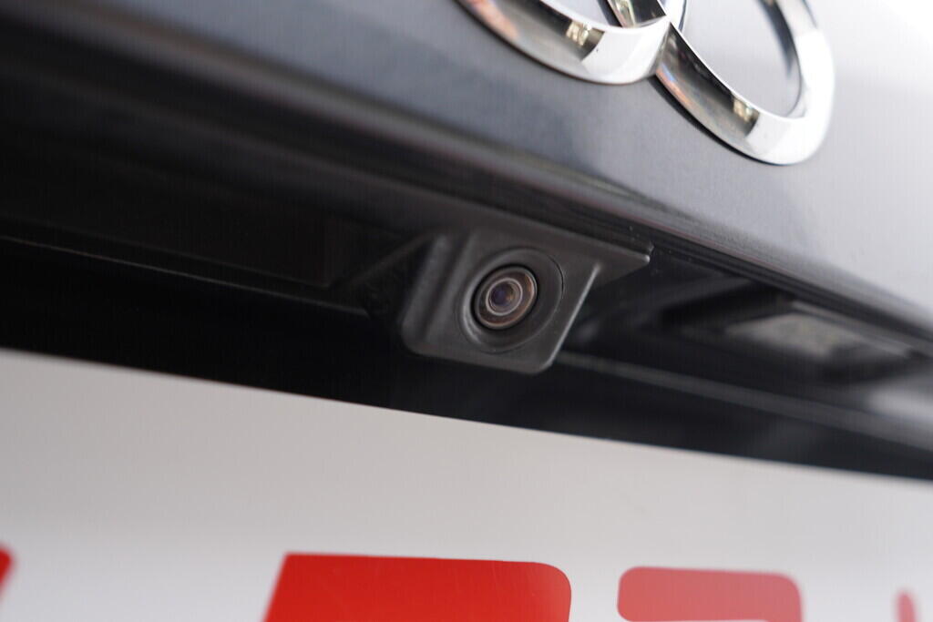 OV190V08112_46.webp_Q5 S-line 3.0 TDI 180 kW automat