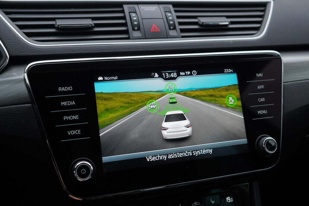 OV190V08116_33.webp_SUPERB Style 2.0 TSI 206 kW automat, DPH