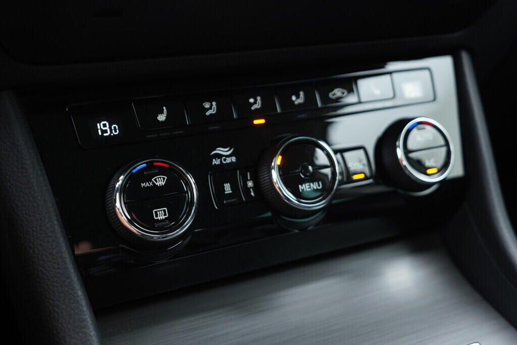 OV190V08116_34.webp_SUPERB Style 2.0 TSI 206 kW automat, DPH